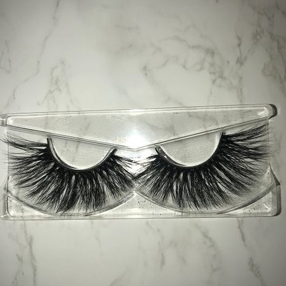 Soft, fluffy Mink lashes! $10 only - Picture 1 of 6